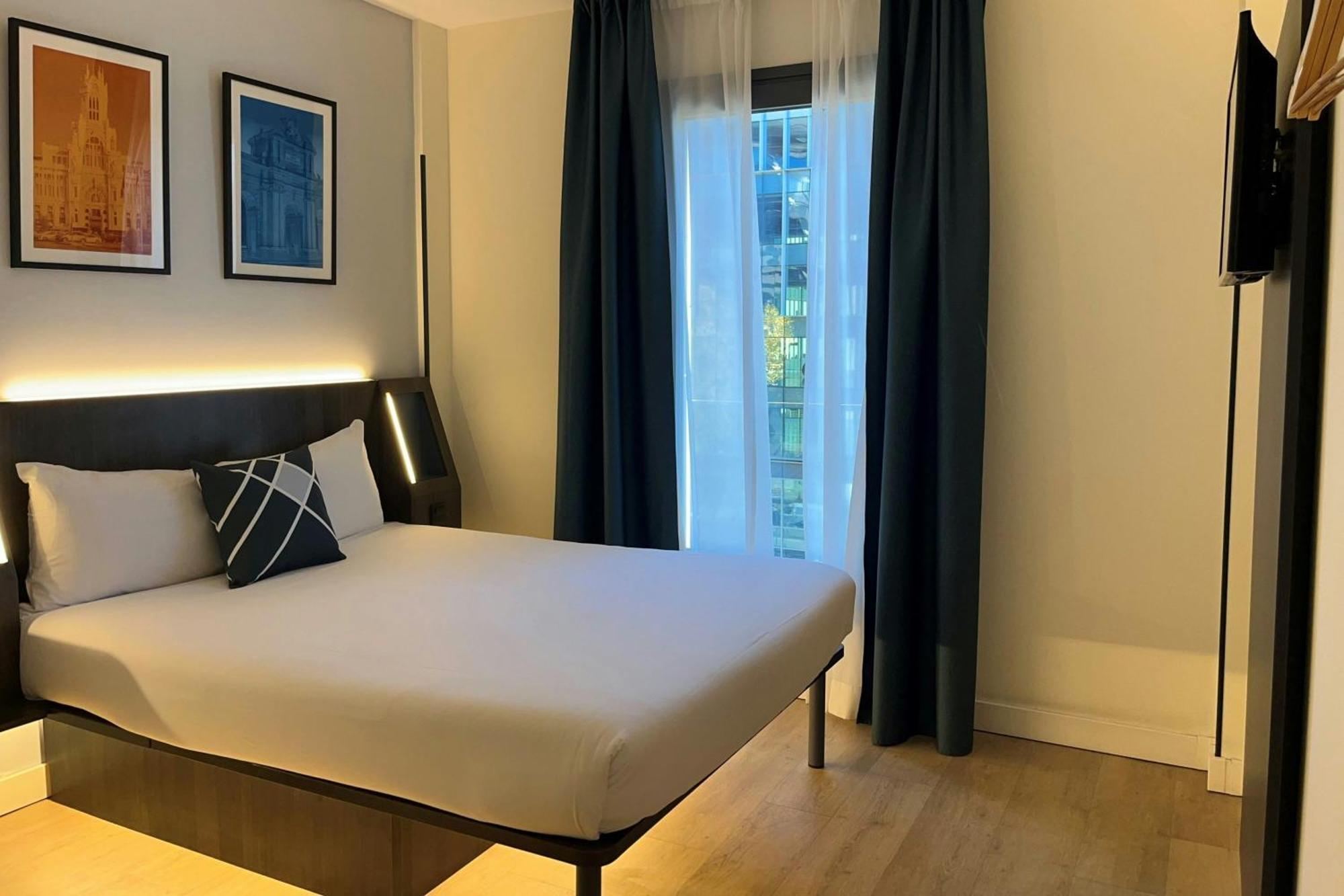 Standard Double Room One Queen Bed,1743591726:JPEG